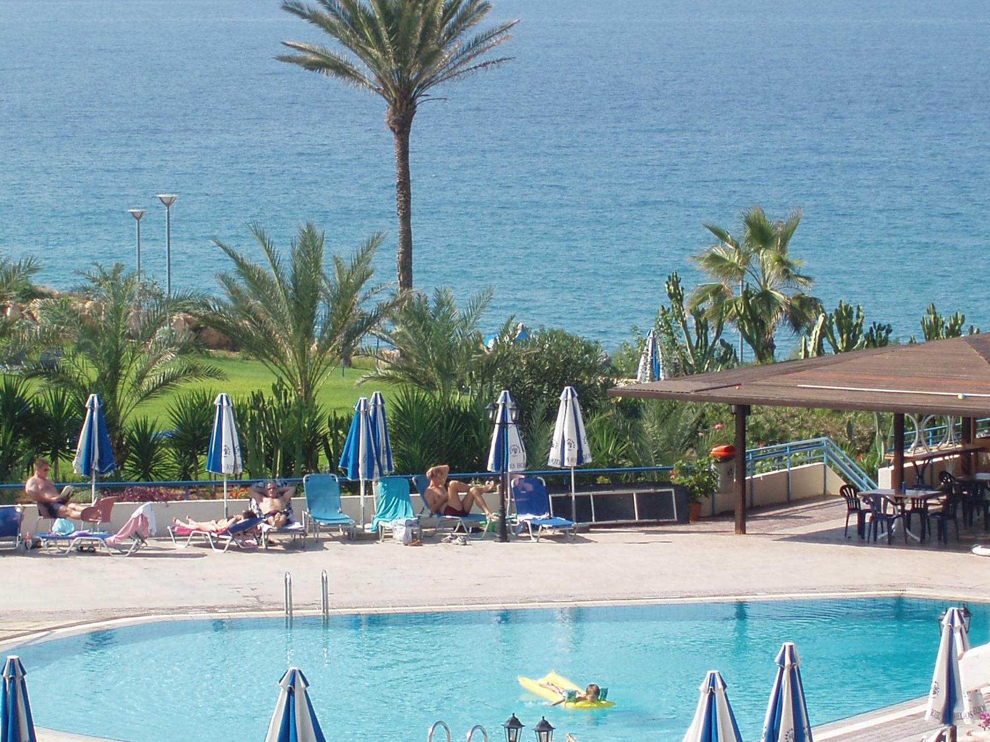 Helios Bay Hotel And Suites Paphos Kültér fotó